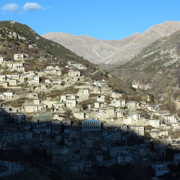 Συρράκο στις πλαγιές του Λάκμου