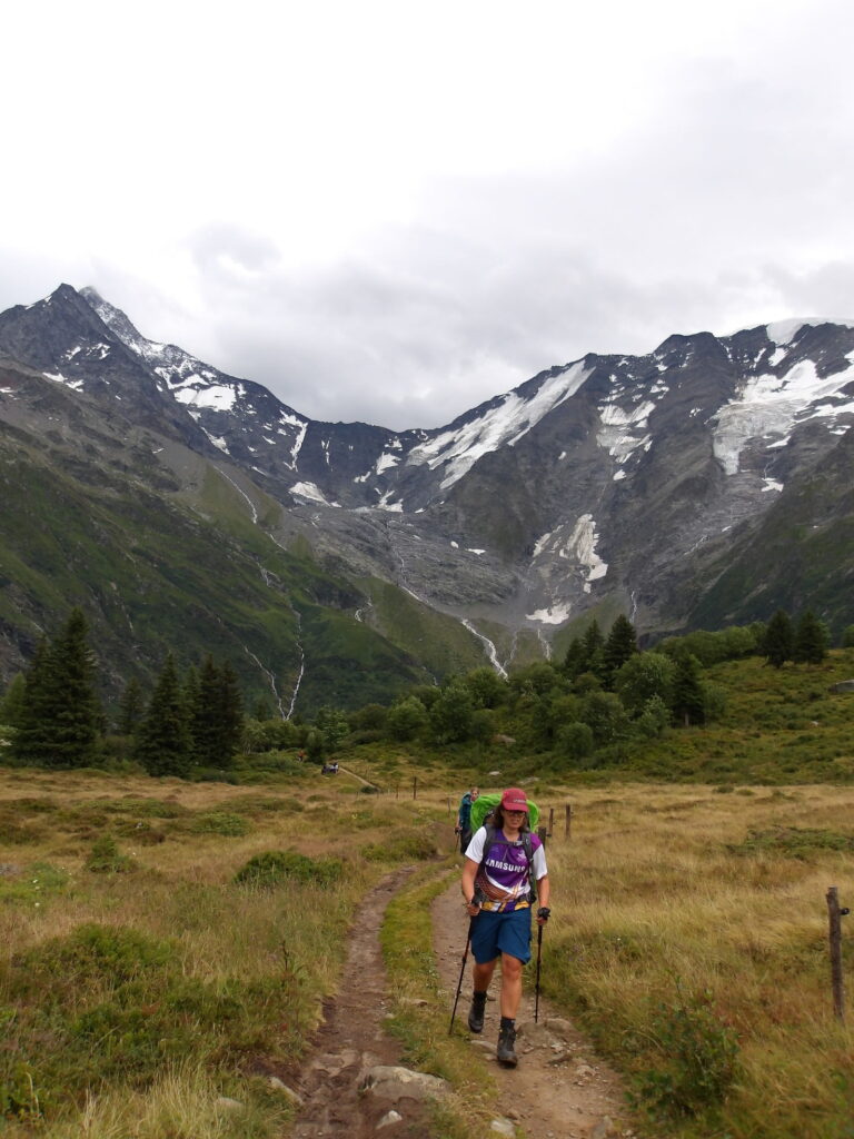 προσεγγίζοντας το πρώτο καταφύγιο του tour du mont blanc!