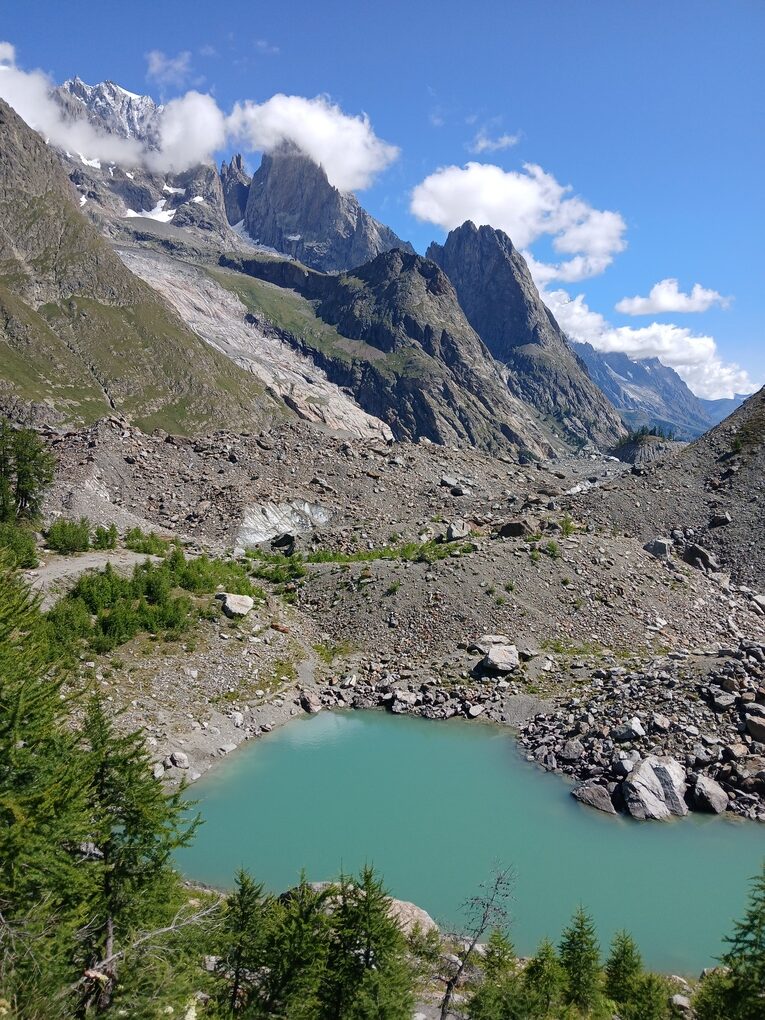 πολλές παγετωνικές λίμνες σχηματίζονται σε όλη την οροσειρά των Αλπεων!